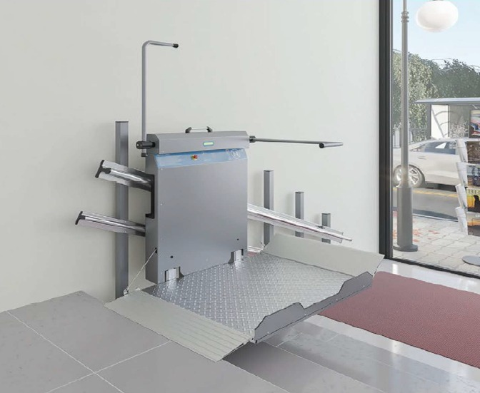 Plateforme élévatrice inclinée pour fauteuil roulant, installation intérieure